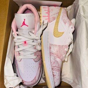 Air Jordan 1 Low GS “Paint Drip" Size 6Y Artic Punch/ Pale CW7104-601.